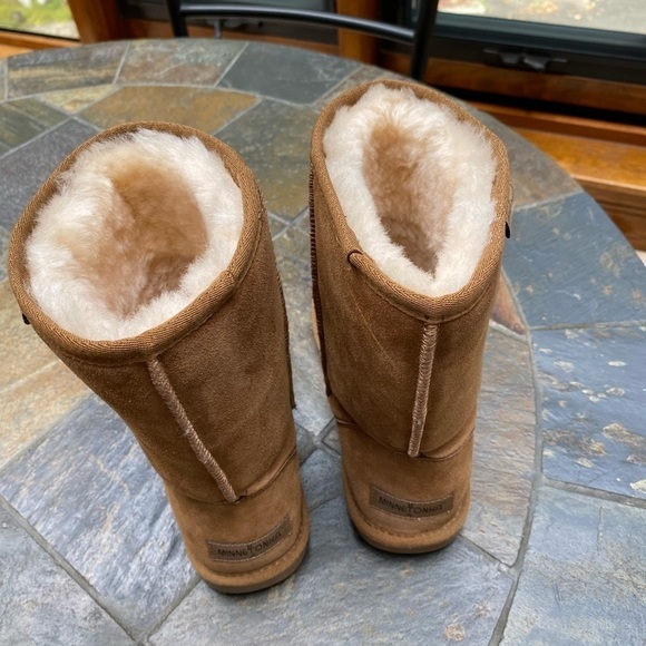 Minnetonka Shearling Boots Size 10 - Picture 6 of 9